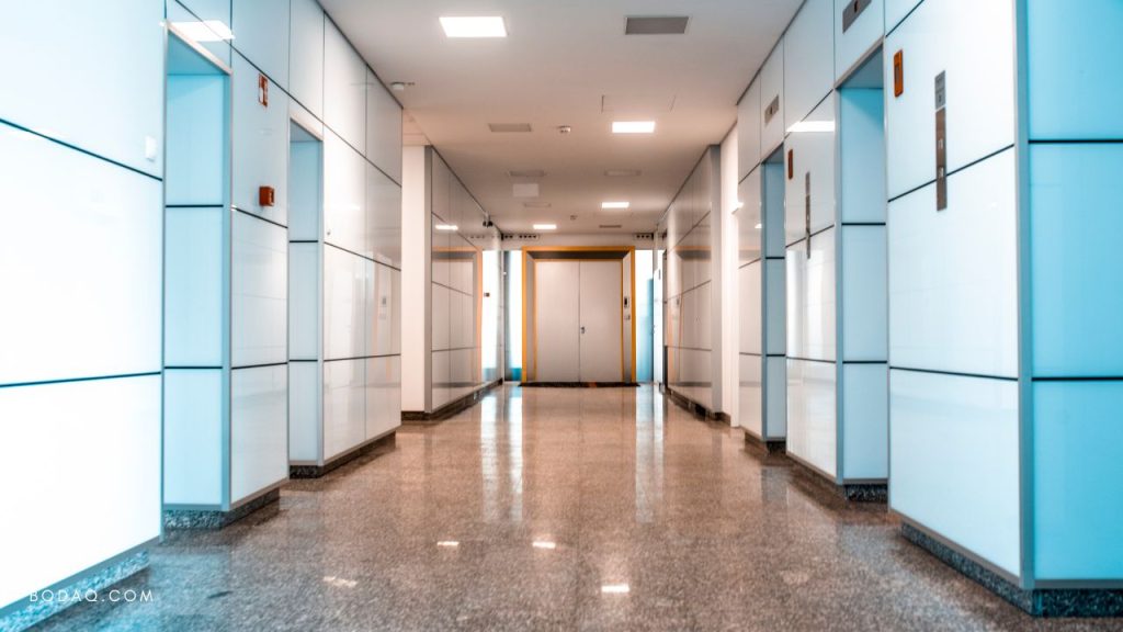 Best color for the hallway: white