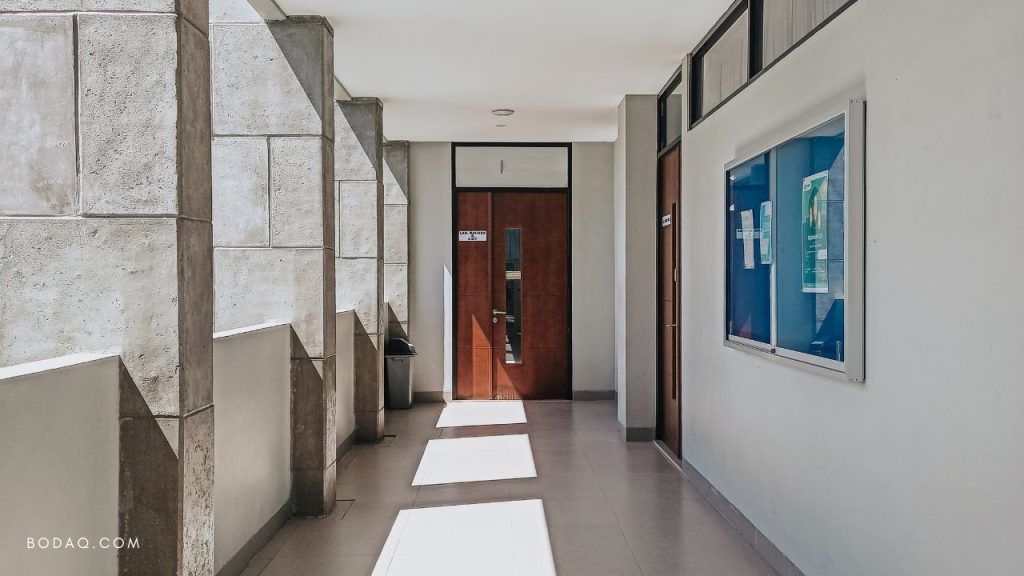 Best hallway colors: light gray