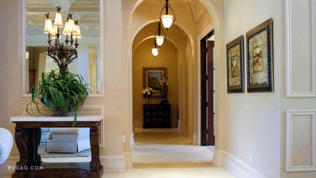 Best hallway colors: pale yellow