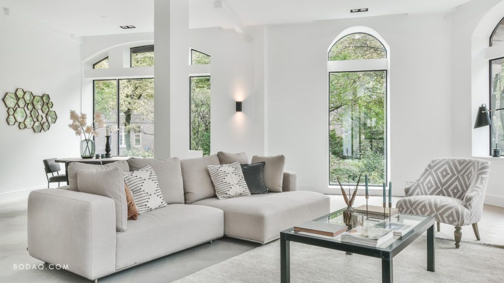 What to do with the column in your house? Choose materials that go well together or use the same color for the column, ceiling and flooring,