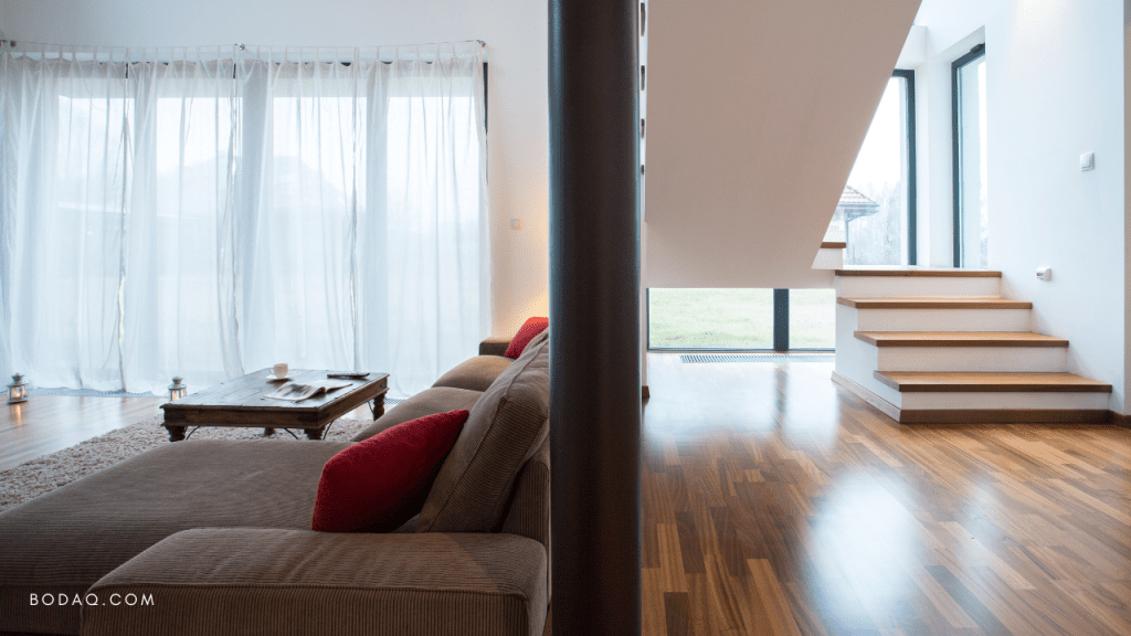 What to do with the columns in your house? Arrange furniture to minimize visual effect