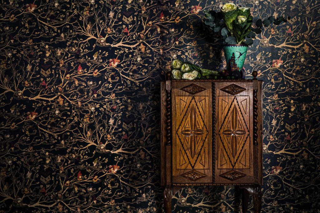 Minalima Black Family Wallpaper